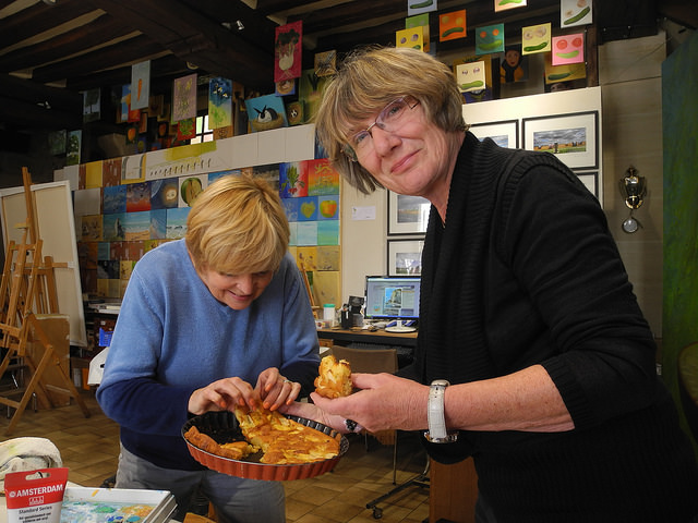 Nicole Crespin, en agreable partage en l'atelier du vendredi au Prieur, 3 place Rollon Saint Clair sur Epte