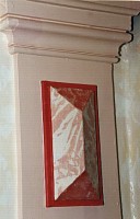 l'existence de ces moulures en pointe de diamand m'a inspir pour les refaire en trompe l'oeil sur les sous-bassements du hall.Photo Gerald